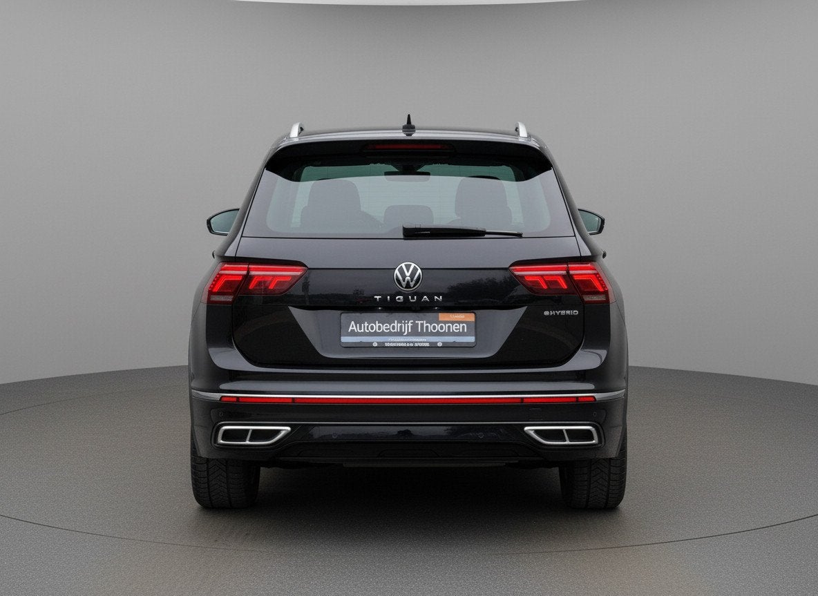 Volkswagen Tiguan 1.4 TSI eHybrid R-Line Business+ | Leer |, 4 cilinders, Zwart, Hybride Elektrisch/Benzine, SUV of Terreinwagen