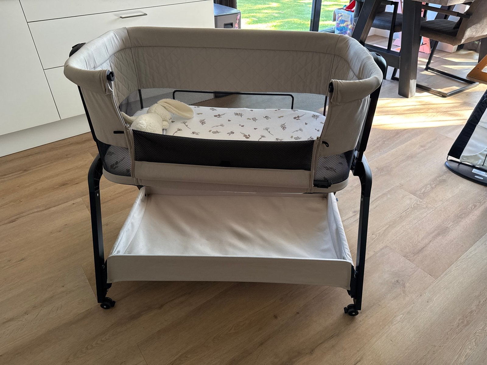 Qute Q-breez plus co-sleeper/ledikant - Zo goed als nieuw, Ophalen, Zo goed als nieuw, Ledikant