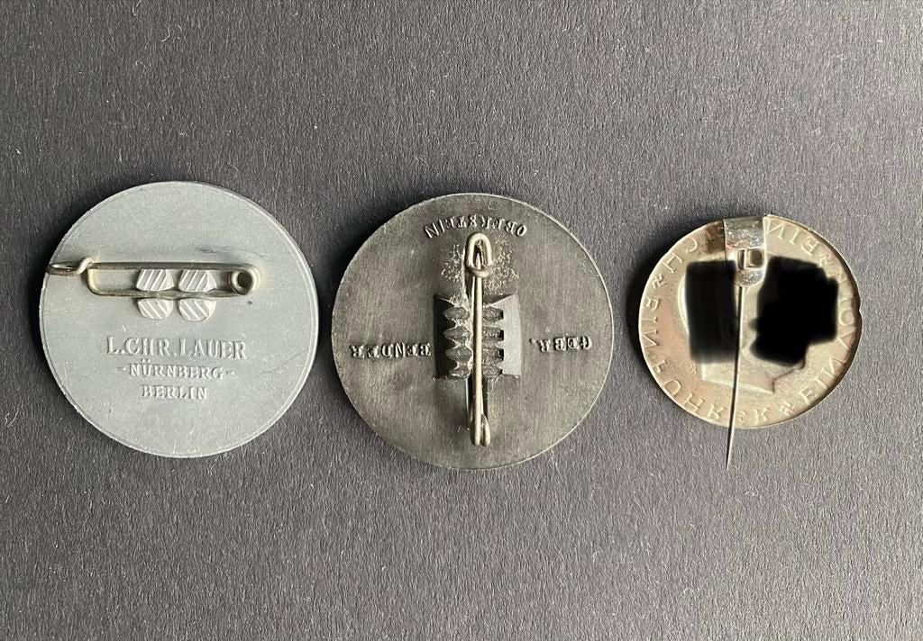 Drie orginele  historische Duitse insignes uit de jaren '30, Ophalen of Verzenden, Overige soorten, Duitsland, Embleem of Badge