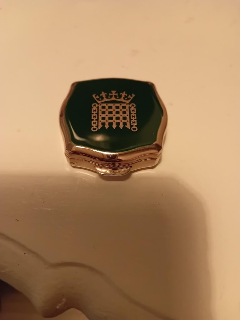 Vintage Stratton pillen/poeder doosje in zeer goede staat, Antiek en Kunst, Antiek | Woonaccessoires, Ophalen of Verzenden