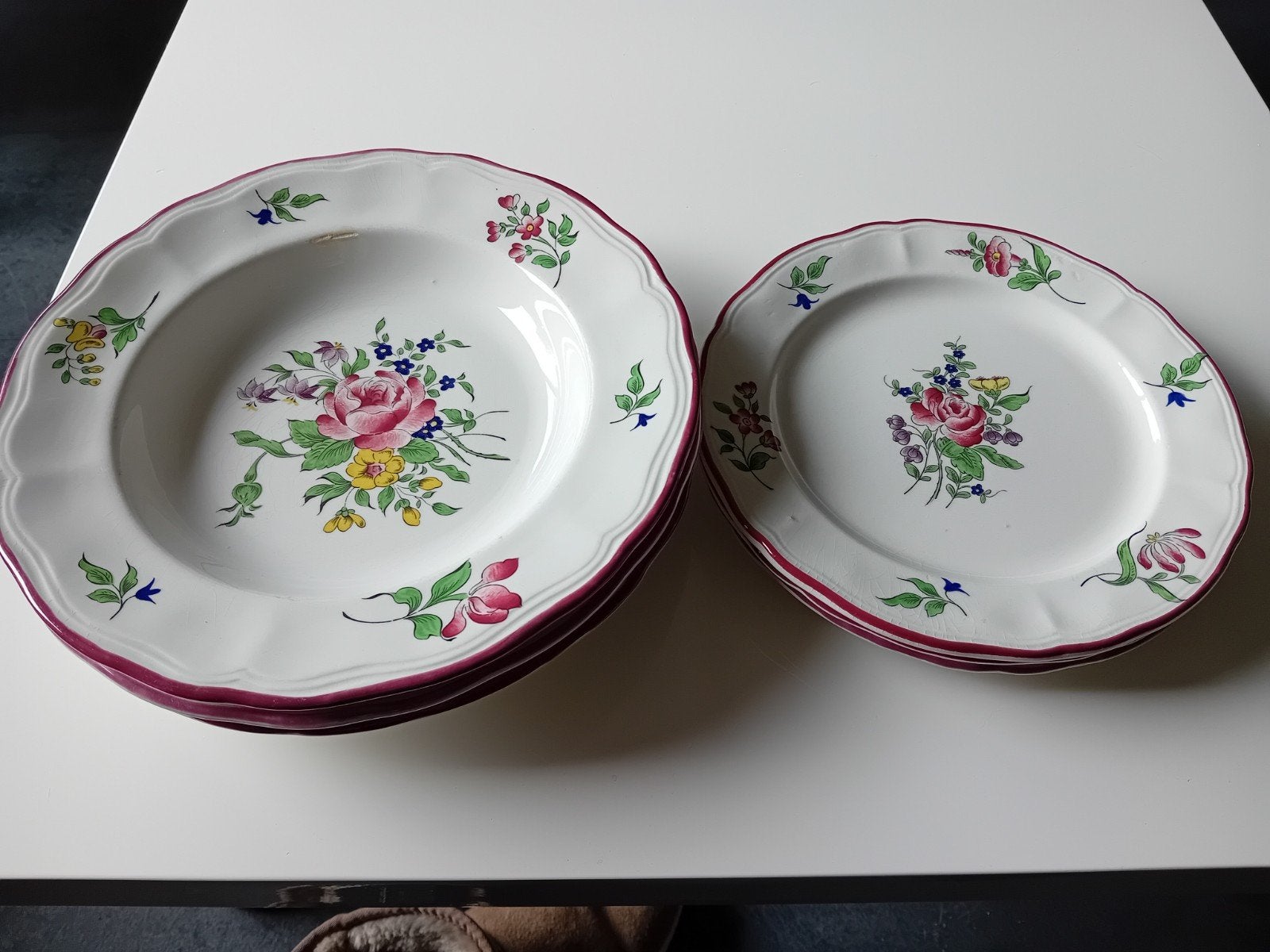 6 Borden K & G Luneville Old Strasbourg faience in gave st., Ophalen of Verzenden, Zo goed als nieuw, Overige stijlen, Kop(pen) en/of Schotel(s)