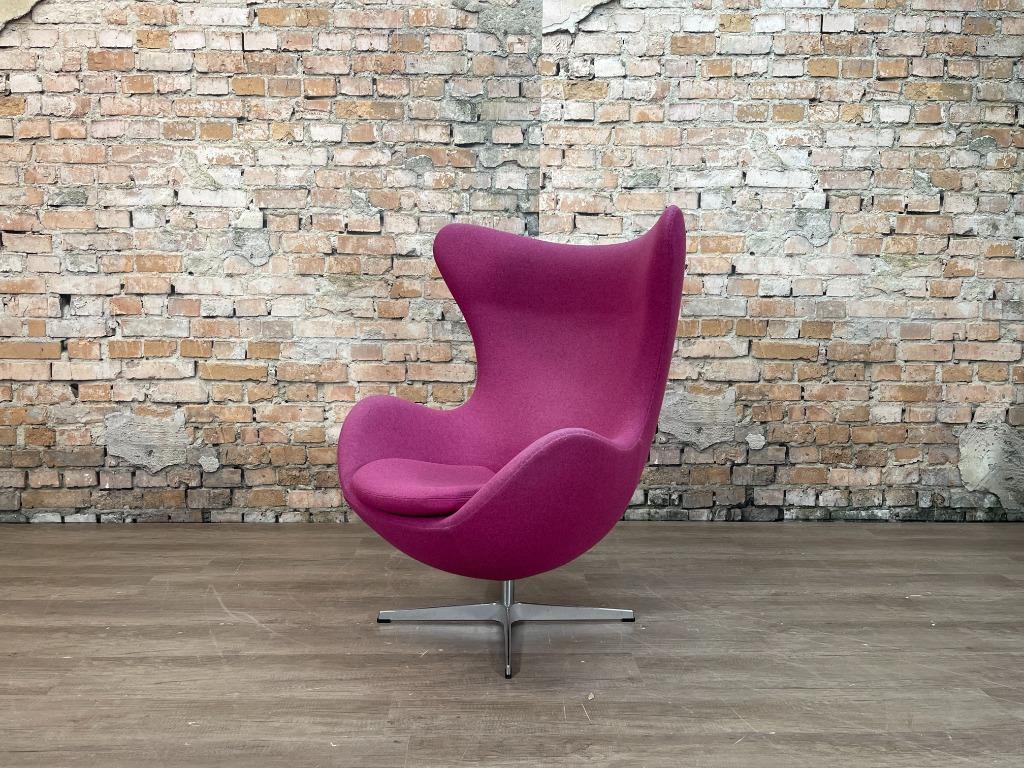Fritz Hansen Egg Chair fuchsia bij TheReSales, Huis en Inrichting, Fauteuils, 75 tot 100 cm, Ophalen of Verzenden, Zo goed als nieuw
