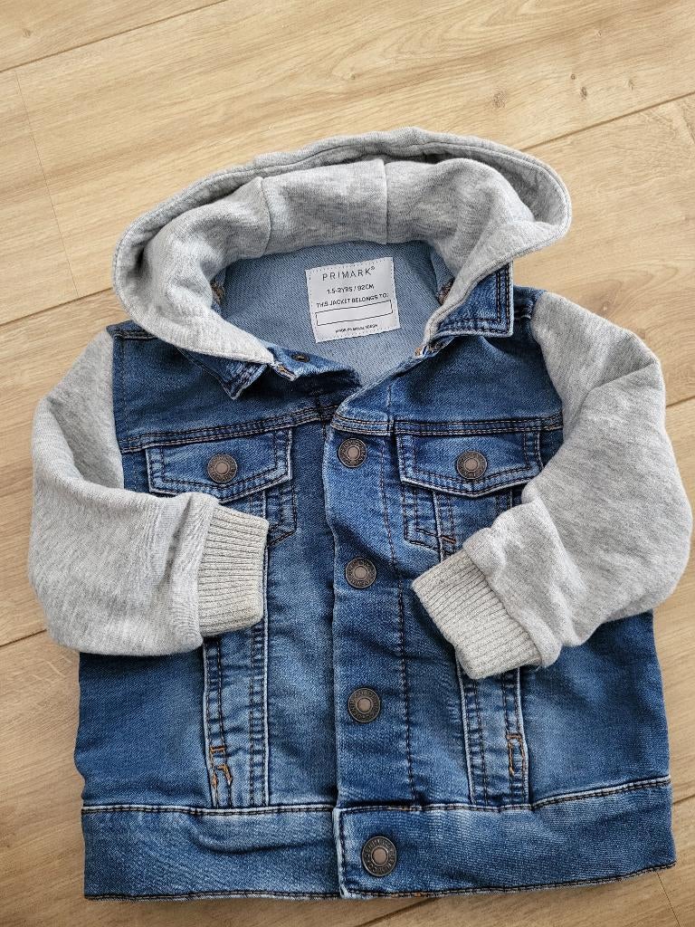 Blauw spijkerjasje met capuchon maat 92, Ophalen, Jongen of Meisje, Zo goed als nieuw, Primark