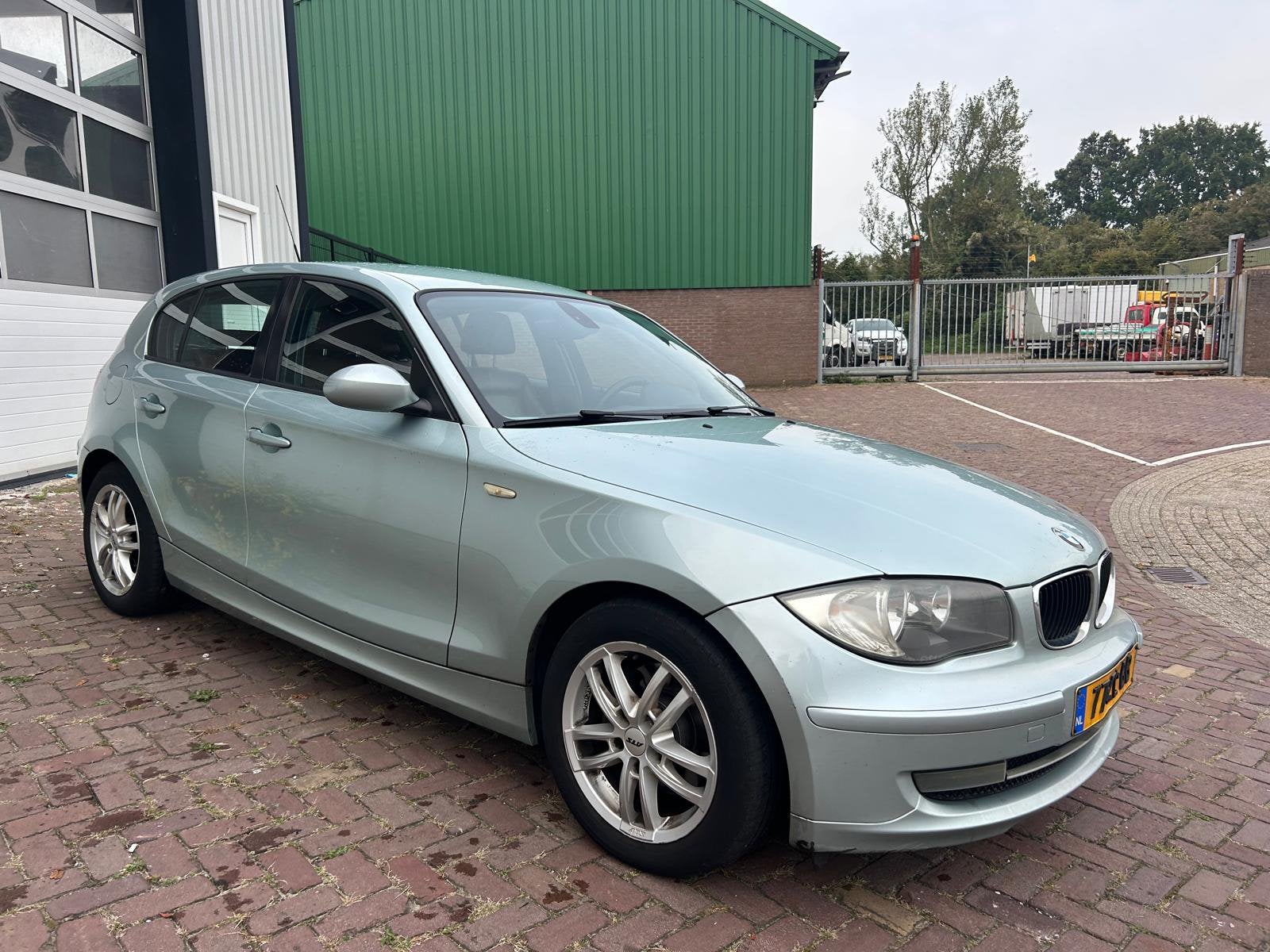 BMW 1-Serie 2.0 120I 5DR AUT 2008 Groen, Auto's, Achterwielaandrijving, 1995 cc, 1295 kg, 170 pk