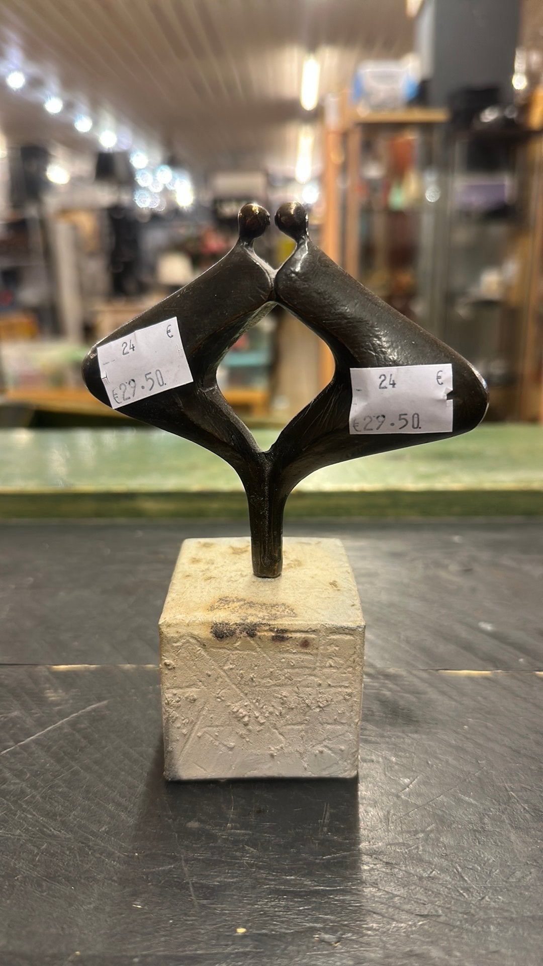 Corry Ammerlaan bronzen beeldje 'Verbondenheid', Ophalen, Groep mensen, Minder dan 20 cm, Brons