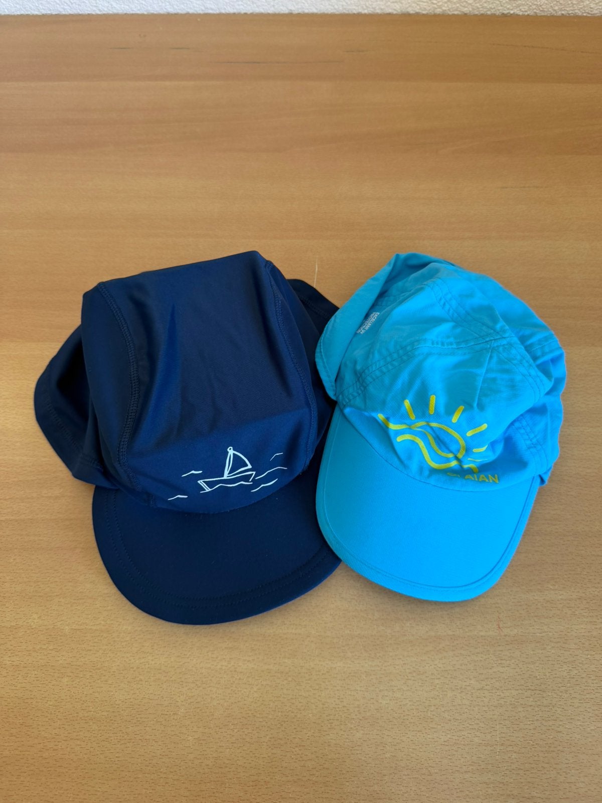 UV-werende baby- en peuterzonnepetjes – Decathlon en H&M, Kinderen en Baby's, Ophalen of Verzenden, Maat 86, Jongetje, Pet