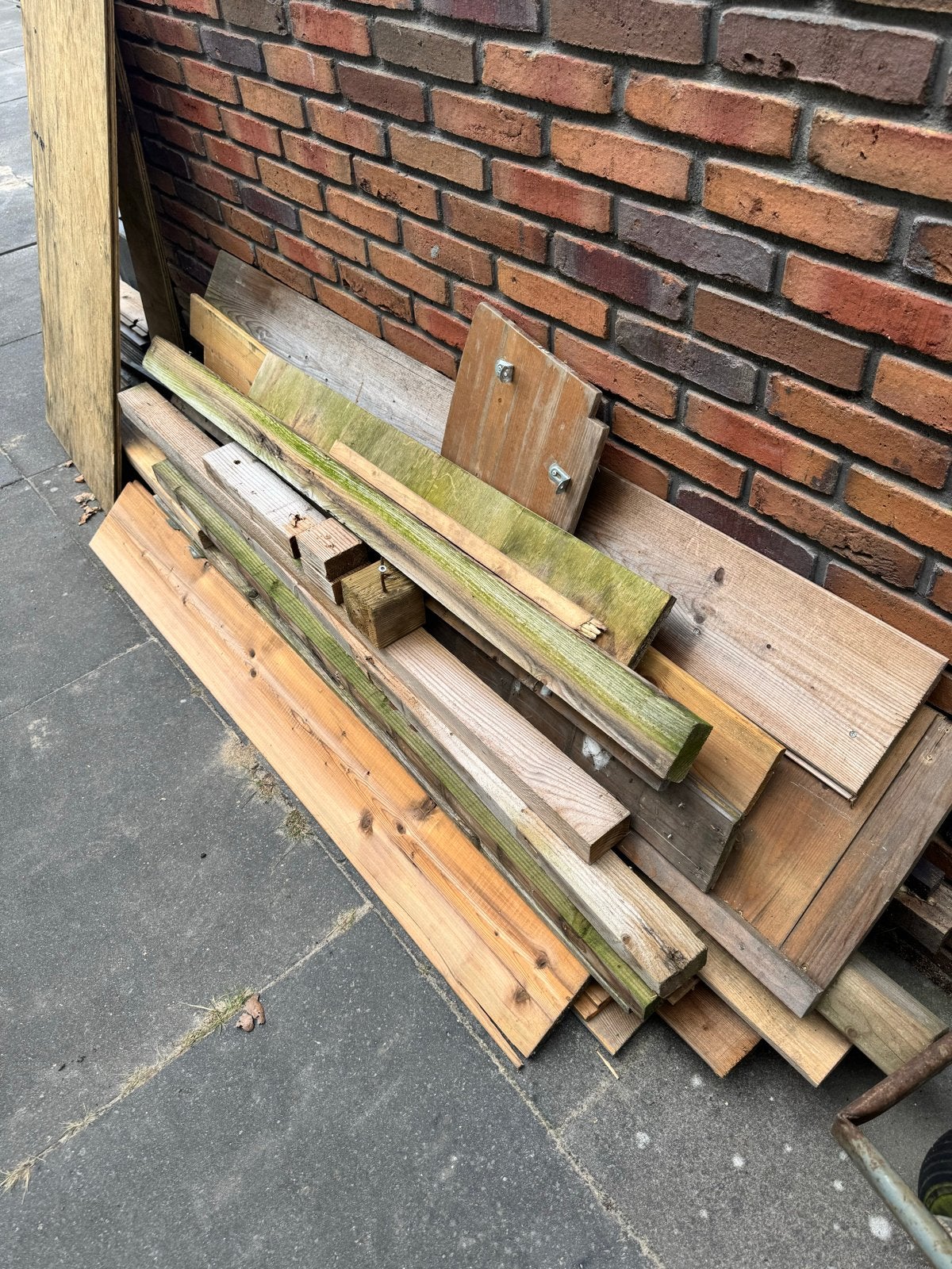 Gratis bruikbaar resthout - diverse planken en balken, Gebruikt, 25 tot 50 mm, Ophalen of Verzenden, Balk