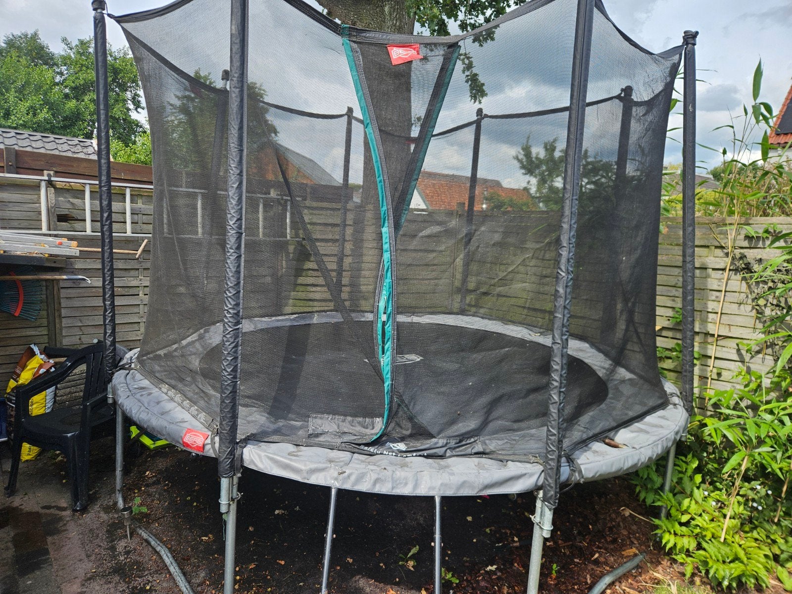 GRATIS BERG Trampoline met veiligheidsnet en gebruikersspor, Ophalen, Gebruikt