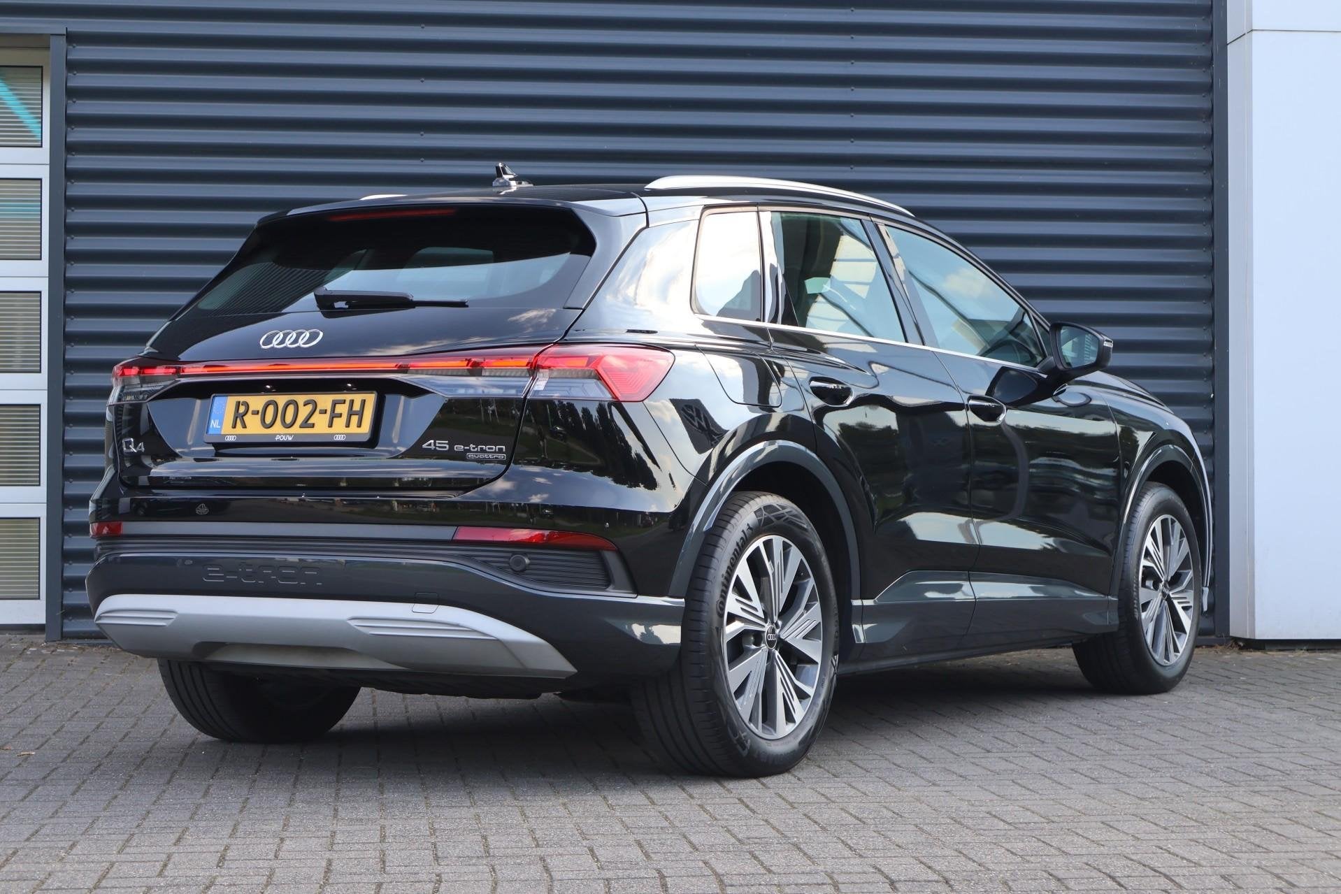 Audi Q4 e-tron 45 265pk quattro Advanced edition 77 kWh | Ma, 12 maanden, Gebruikt, Zwart, Zwart