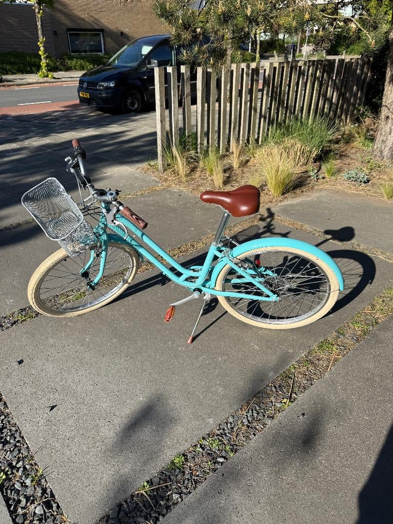 B'Twin Elops 500 stadsfiets kind 24 inch blauw - retro stijl, Ophalen, 20 inch of meer, Gebruikt, Velgrem