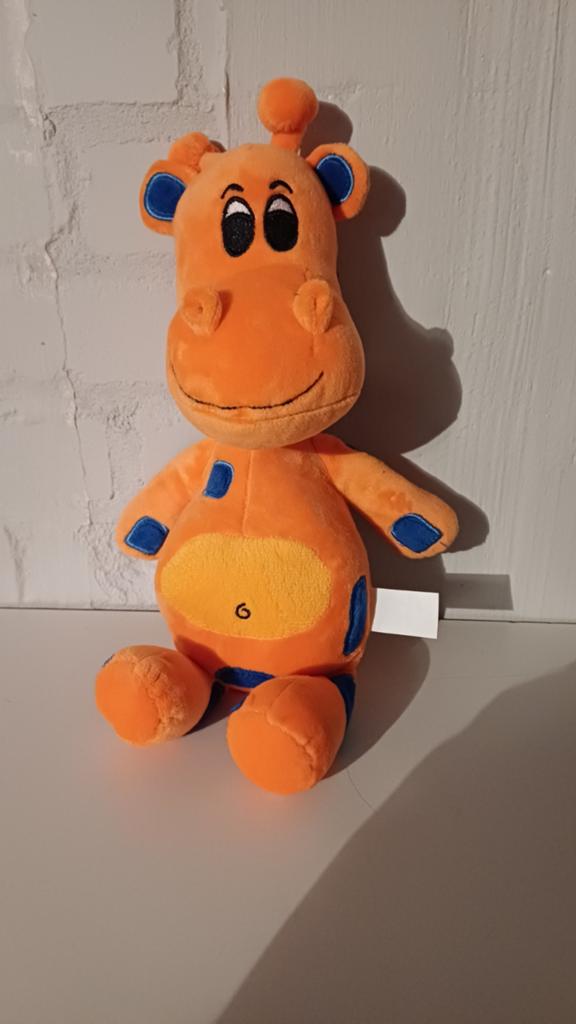 Leuke oranje giraf knuffel - Zo goed als nieuw, Kinderen en Baby's, Speelgoed | Knuffels en Pluche, Oranje, Overige merken, Giraf