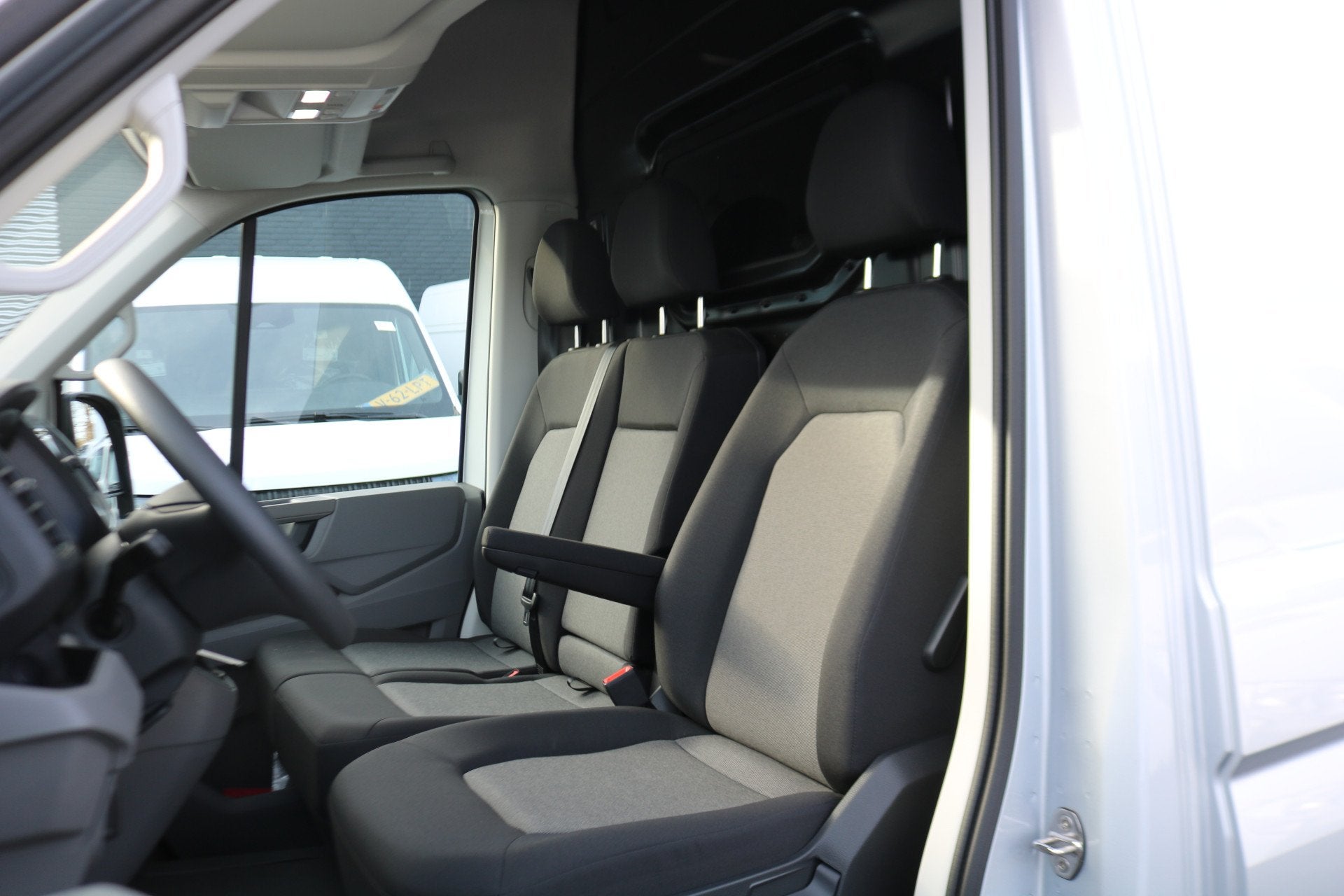 Volkswagen Crafter 2.0 TDI 140pk L3 H3 Automaat Koelwagen Vr, Auto's, Stof, Gebruikt, 4 cilinders, Volkswagen