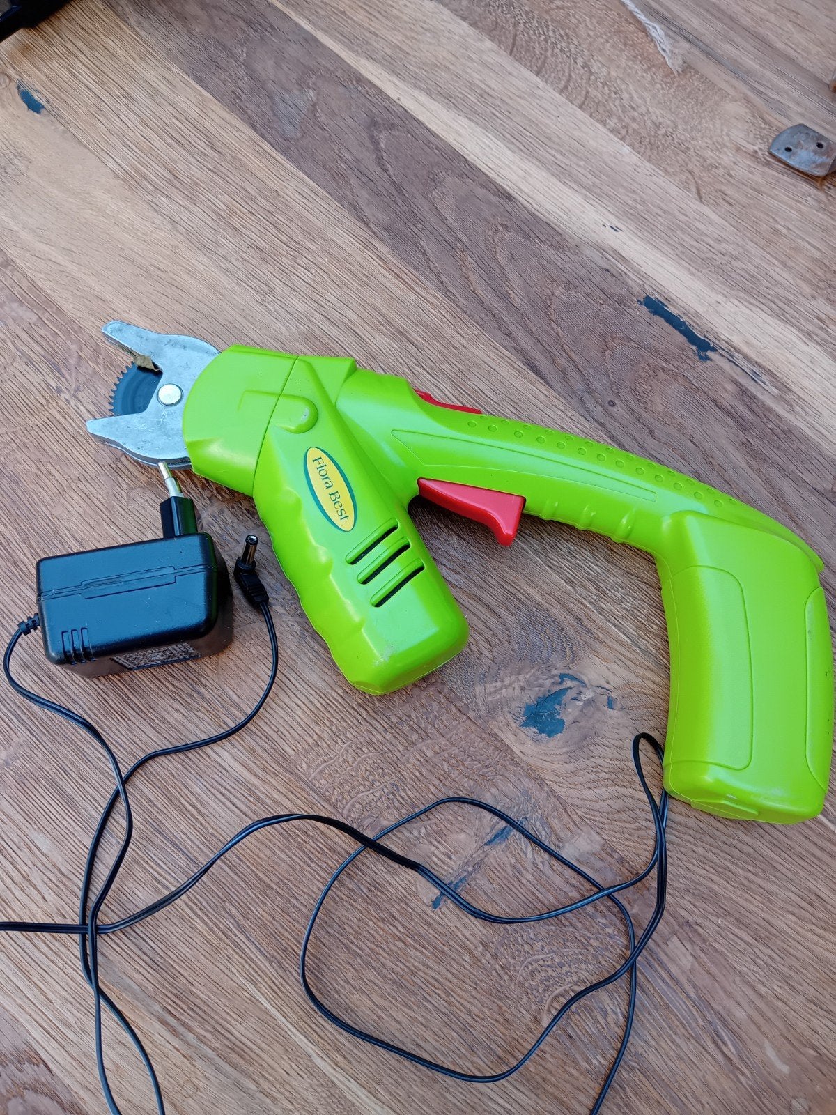 oplaadbare takkenzaag., Ophalen, Minder dan 20 mm