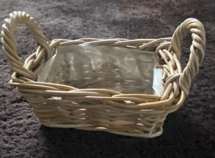 Rieten mand, 25x18x12cm hoog, nieuw, Ophalen of Verzenden, Nieuw, Rechthoekig, Riet
