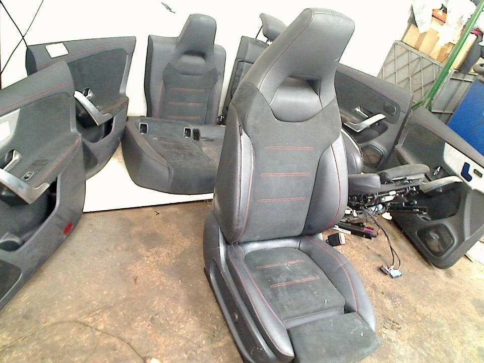 Stoelen + Achterbank Mercedes-Benz CLA (118.3) (2020-06/..), Gebruikt, Mercedes-Benz AG, Mercedes-Benz, Mercedesstraße 120, Stuttgart 70372, , Duitsland