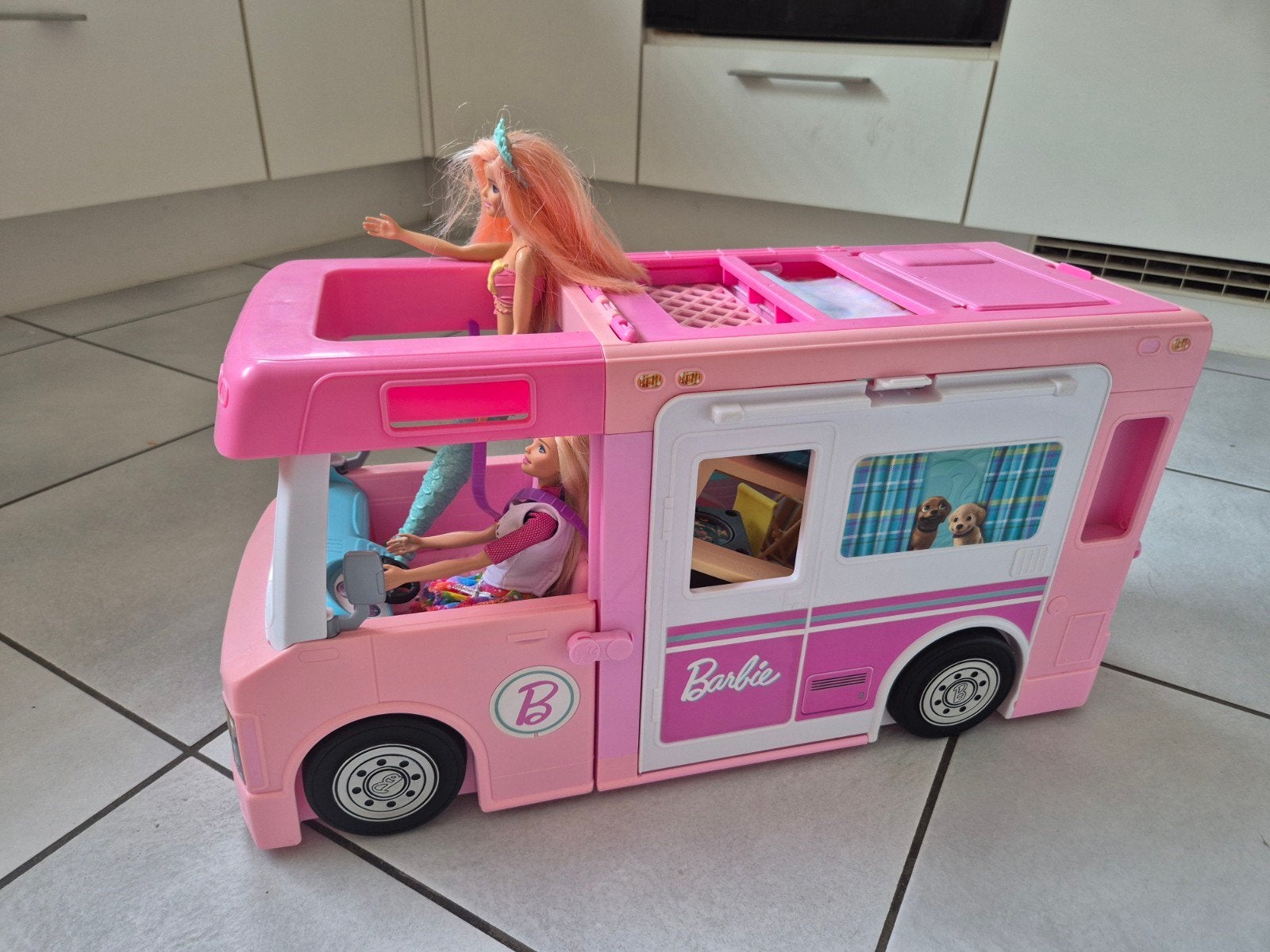 Barbie camper met accessoires en zeemeermin Barbie, Ophalen, Gebruikt, Barbie