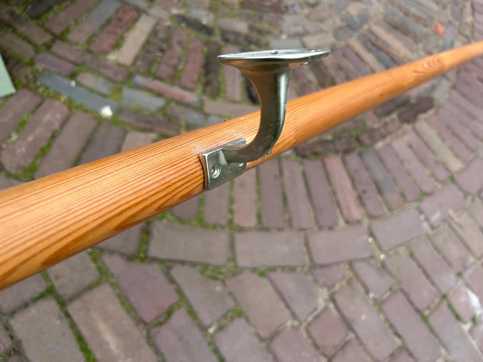 Houten trapleuning met beugels, Ophalen, Overige materialen, Gebruikt, 250 cm of meer