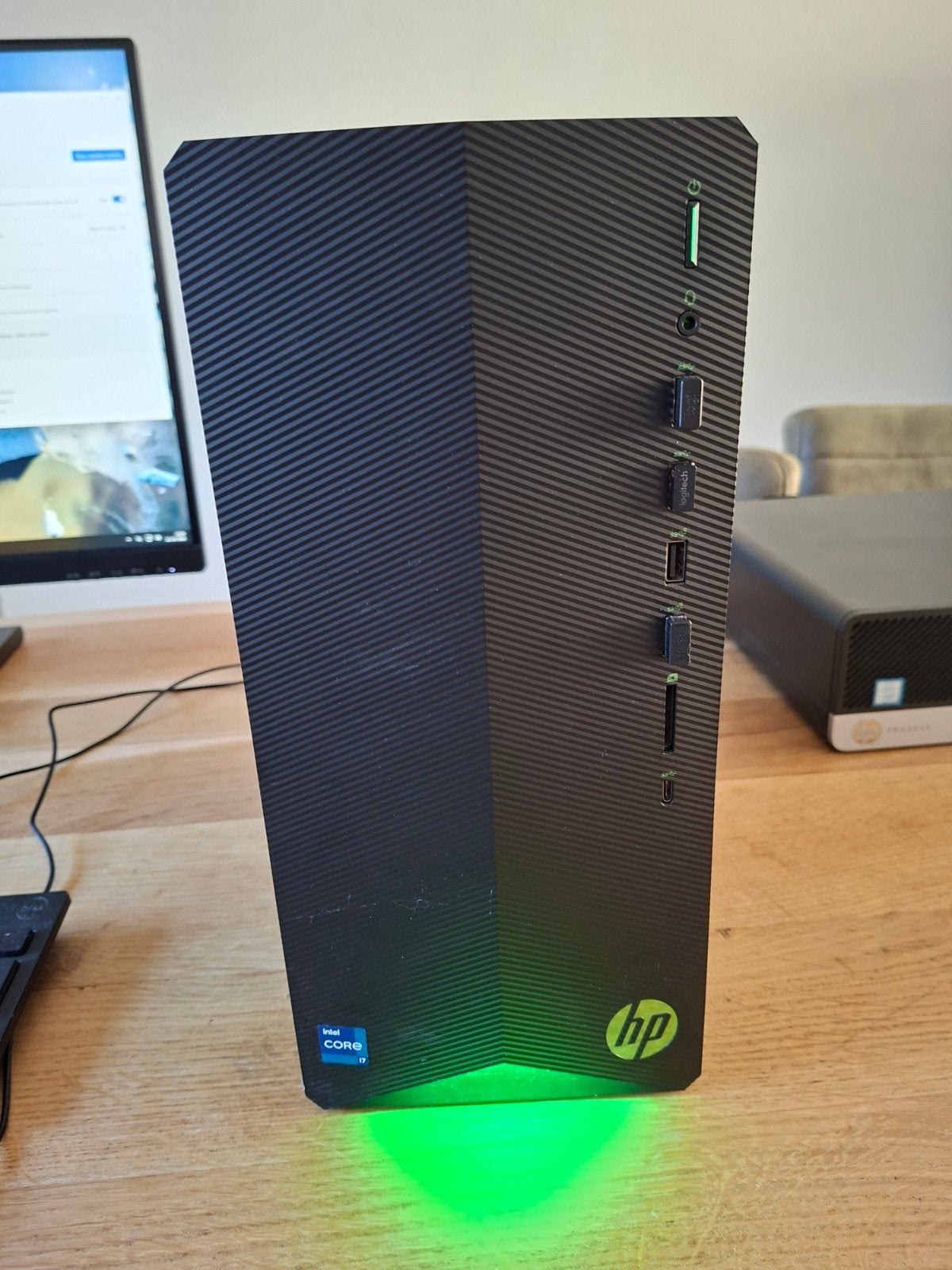 HP Pavilion Gaming Desktop TG01-2xxx - i7-11700F, RTX 3060, Intel Core i7-11700F, 2 tot 3 Ghz, Zo goed als nieuw, Info@hp.com