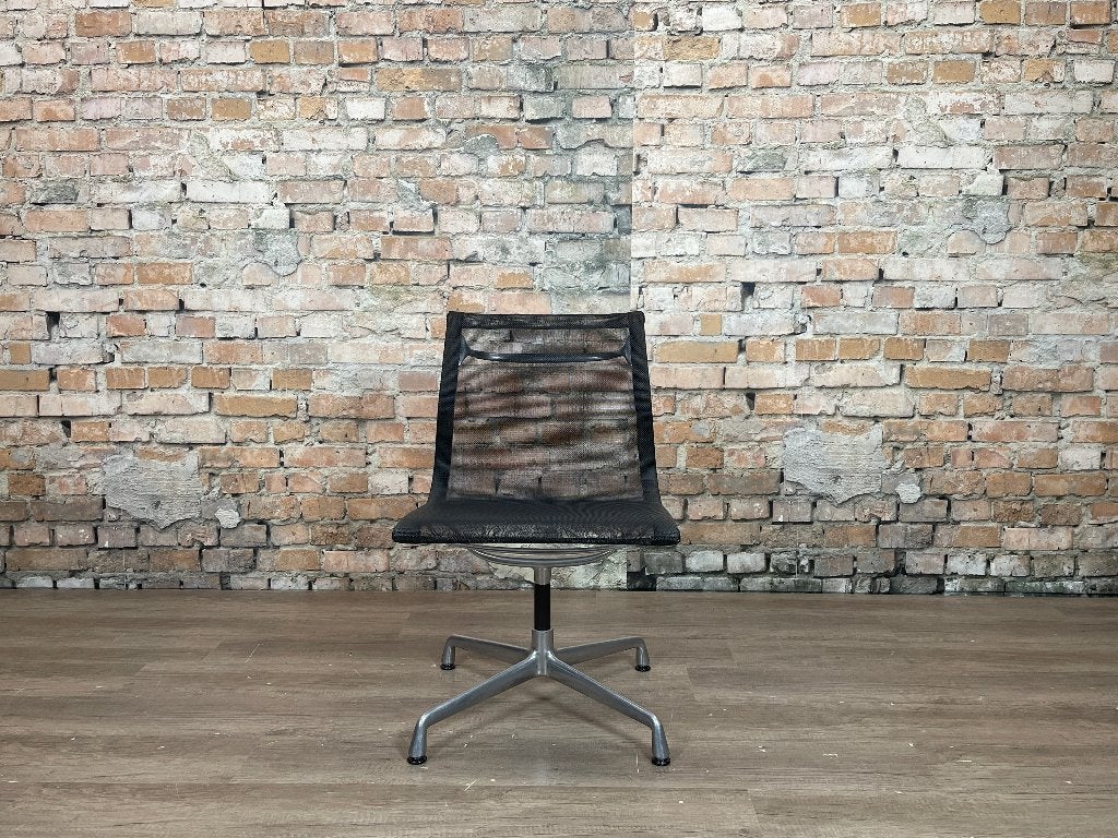 Herman Miller Eames Aluminum Group Side Chair bij TheReSales, Ophalen, Zwart, Zo goed als nieuw, Eén