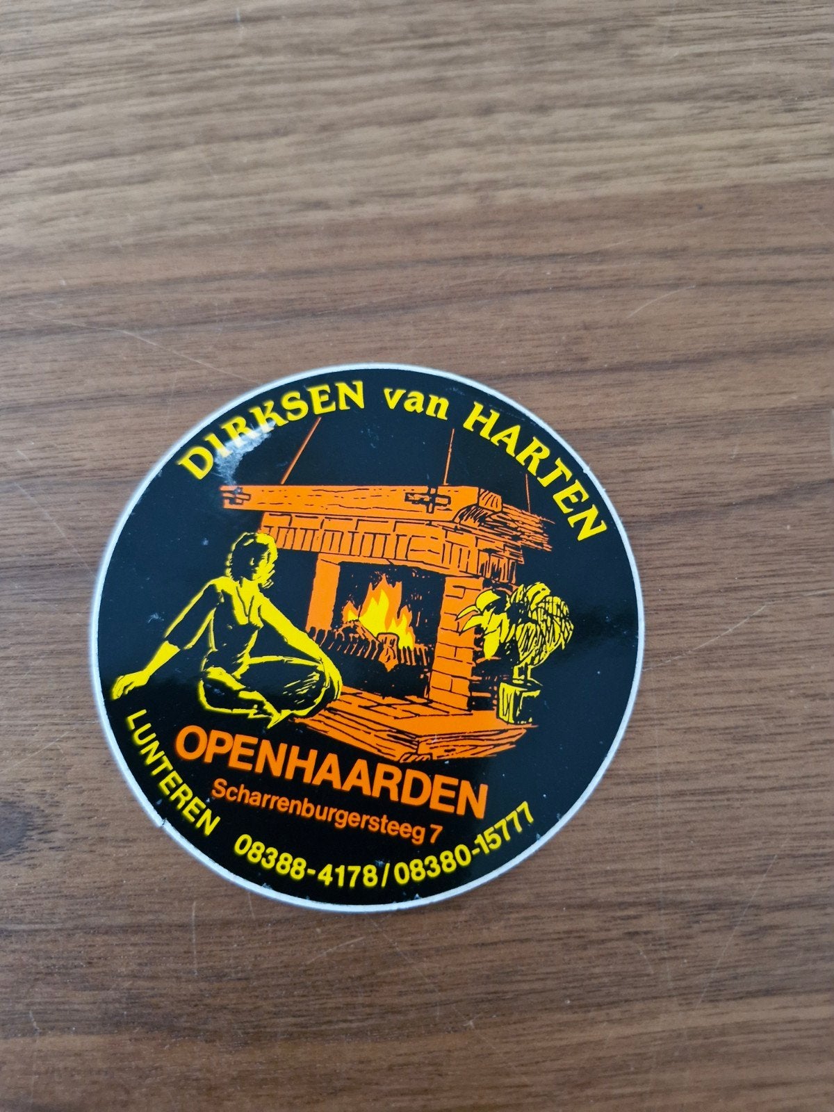 11297 Vintage Sticker Dirksen v. Harten Openhaarden Lunteren, Verzamelen, Stickers, Ophalen of Verzenden, Gebruikt, Bedrijf of Vereniging