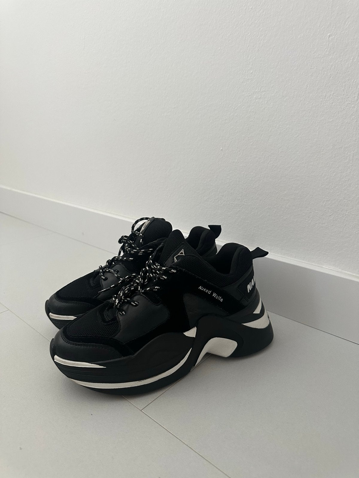 Naked Wolfe Sneakers - Zwart met Witte Details Maat 38, Zwart, Ophalen of Verzenden, Sneakers of Gympen, Zo goed als nieuw