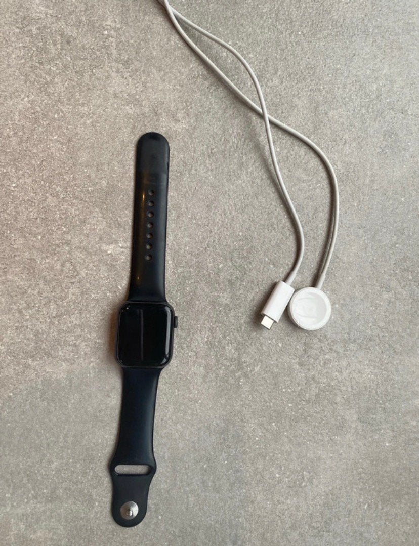 Apple watch 40mm + bandje + oplader, Ophalen of Verzenden, Gebruikt, Zwart, IOS
