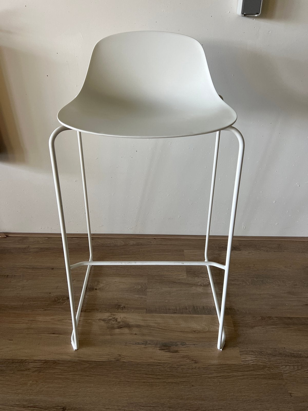 Markant Stapelbare Barkrukken (4x) - Wit, 95 cm hoog, Ophalen, Kunststof, Gebruikt, Met voetsteun