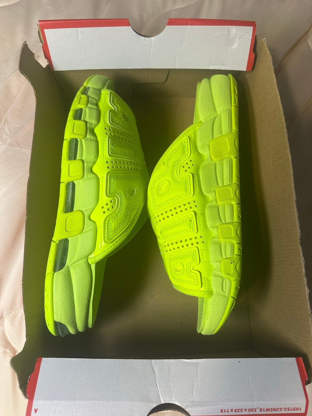 Nike Air More Uptempo Slide Volt Slippers Maat 42.5, Slippers, Overige kleuren, Nieuw, Ophalen of Verzenden