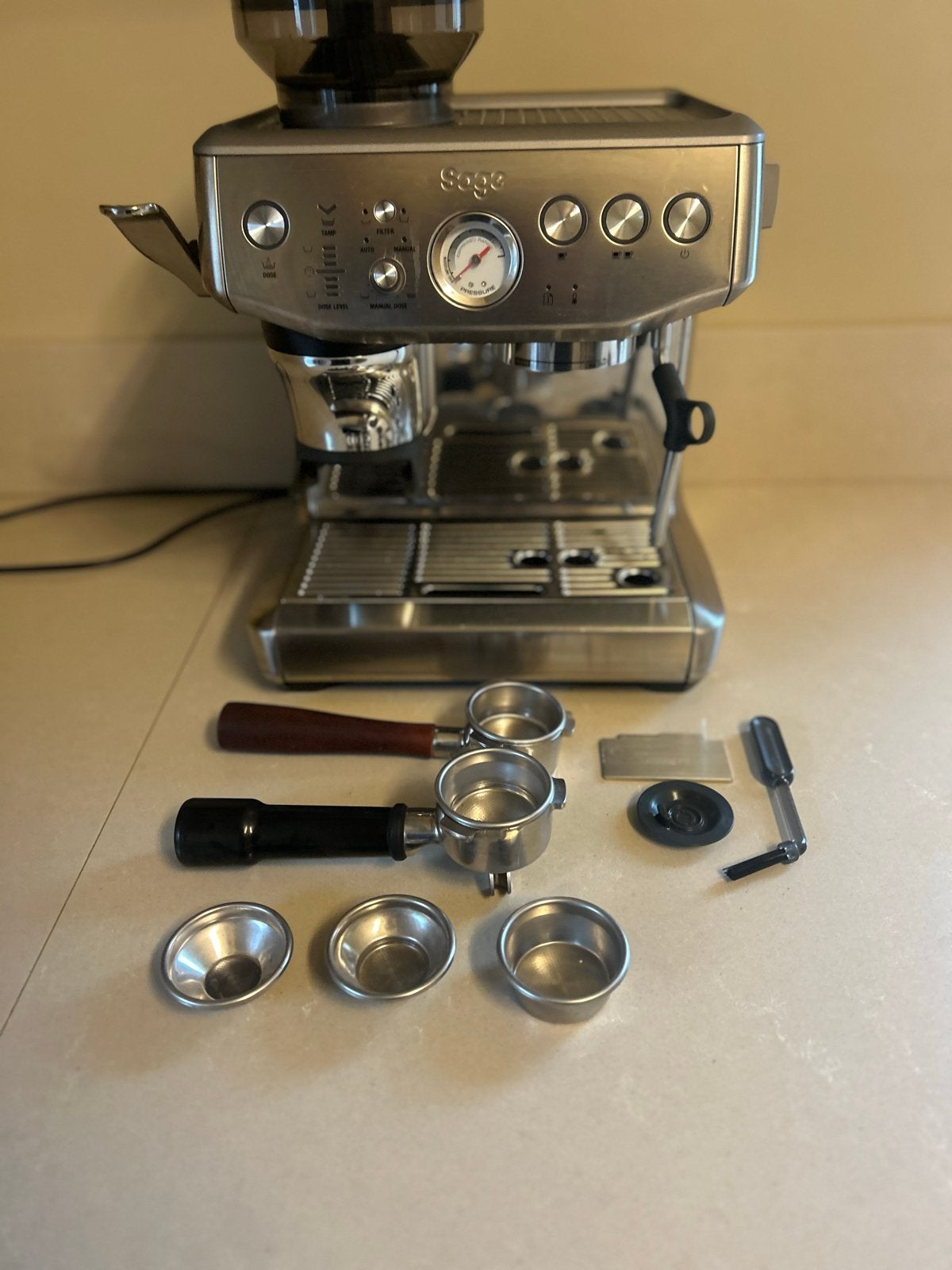 Sage Barista Express Espressomachine - Zo goed als nieuw, Ophalen, Afneembaar waterreservoir, Espresso apparaat, Koffiebonen