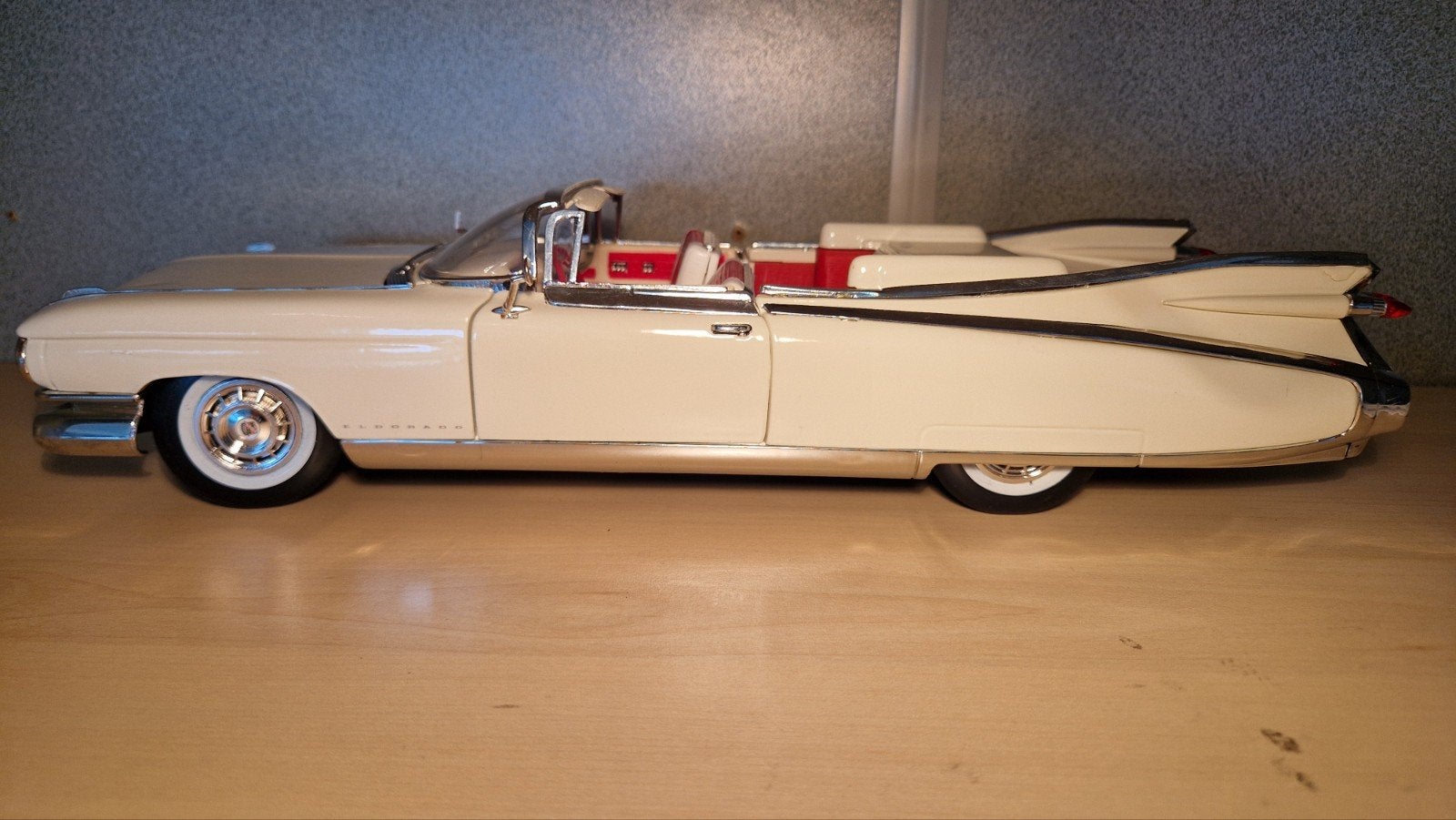 Maisto Cadillac Eldorado Biarritz 1959 - Schaalmodel, Ophalen of Verzenden