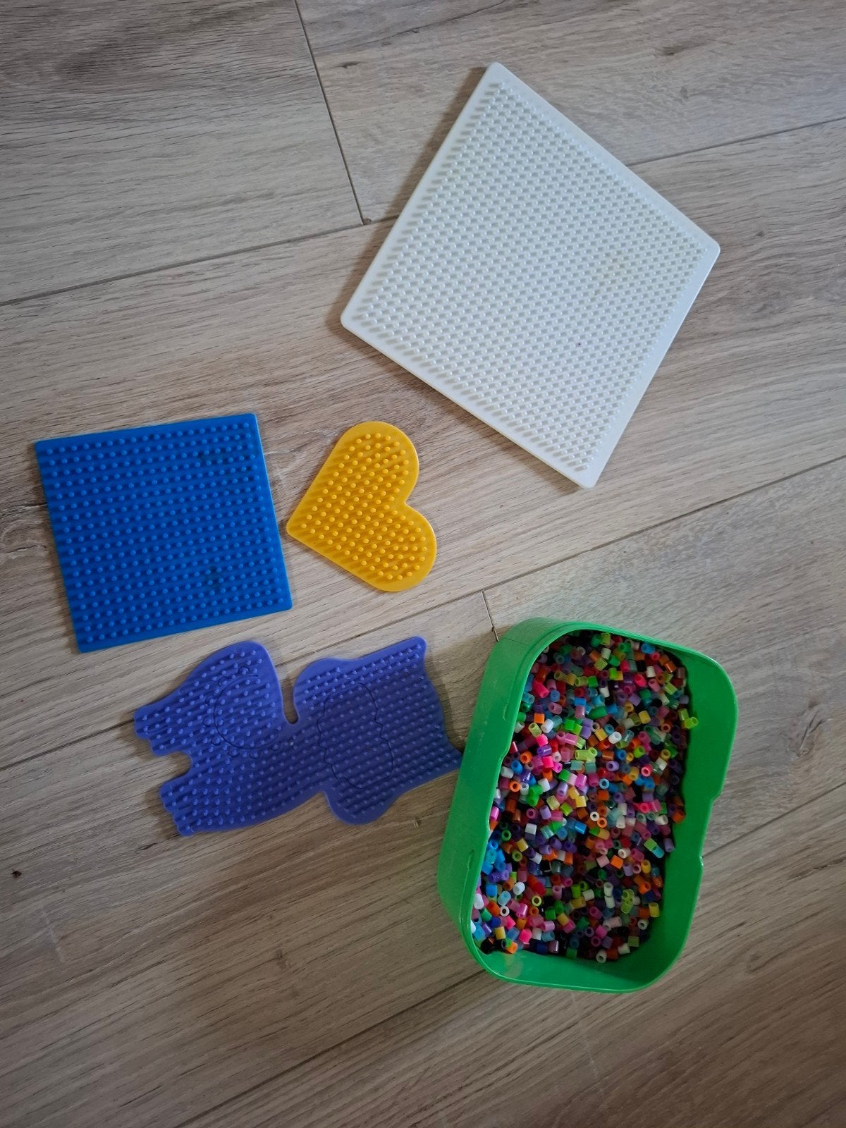 Hama strijkkralen set met diverse grondplaten, Ophalen of Verzenden, Zo goed als nieuw, Knutselen