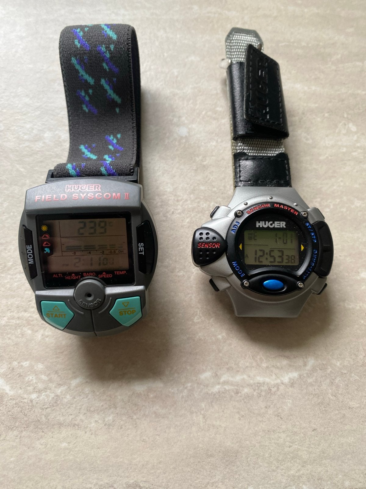 Twee Huger sporthorloges: Field Syscom II & Sensor Master, Sieraden, Tassen en Uiterlijk, Horloges | Heren, Overige merken, Kunststof