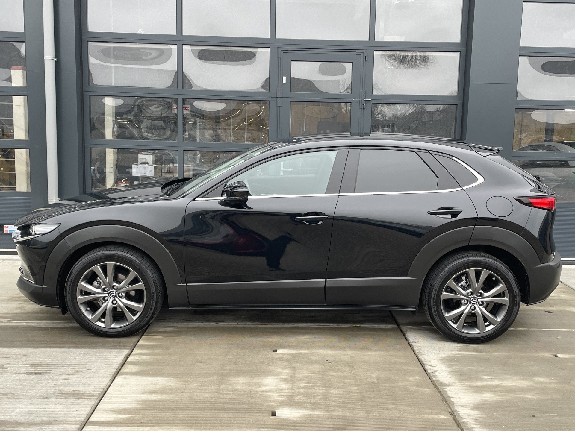 Mazda CX-30 2.0 e-SkyActiv-X 186 M Hybrid Automaat Exclusive, Auto's, Stof, Gebruikt, Overige brandstoffen, Zwart