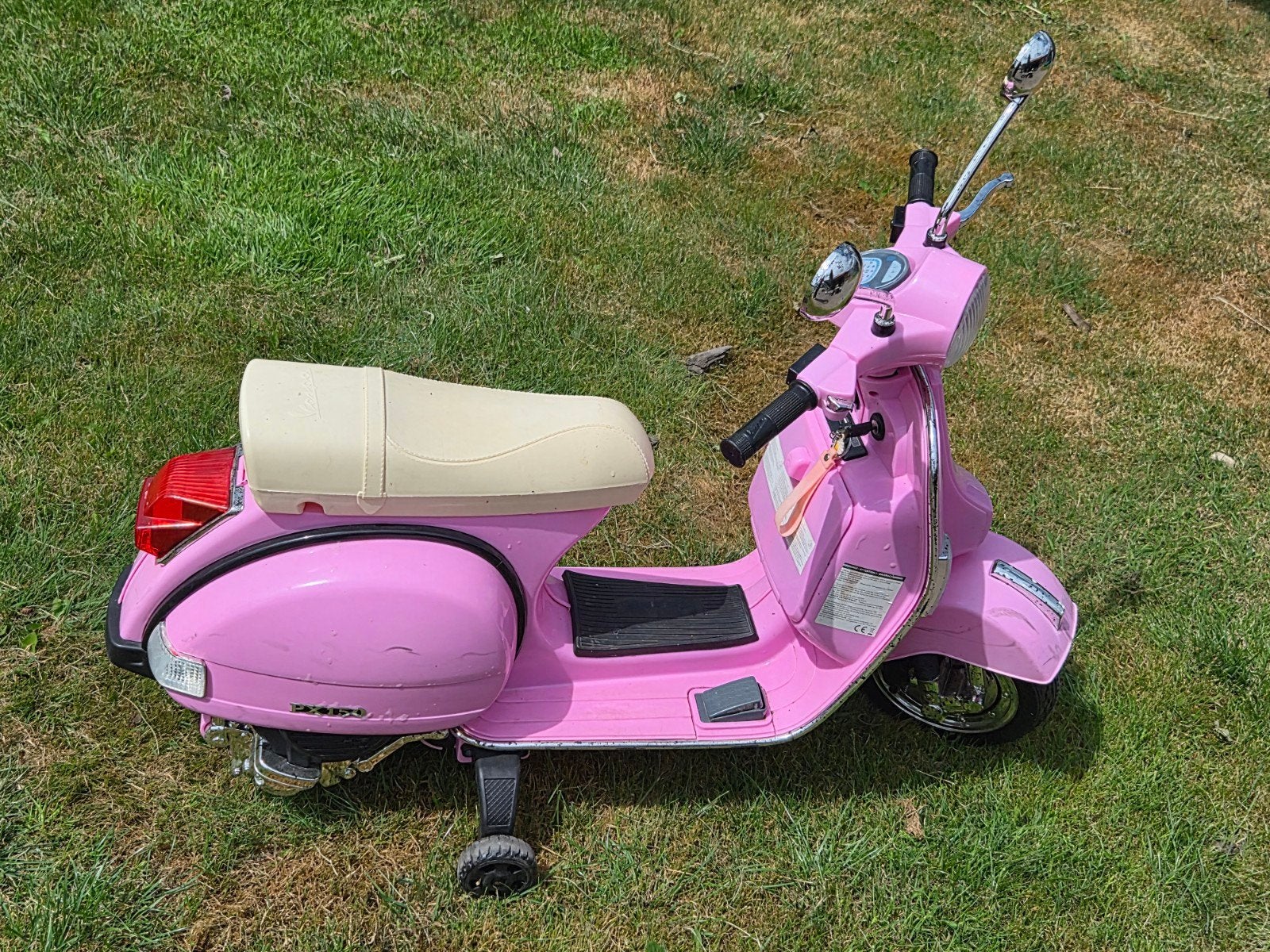 Roze mini Vespa op accu - voor kinderen, Ophalen, Gebruikt
