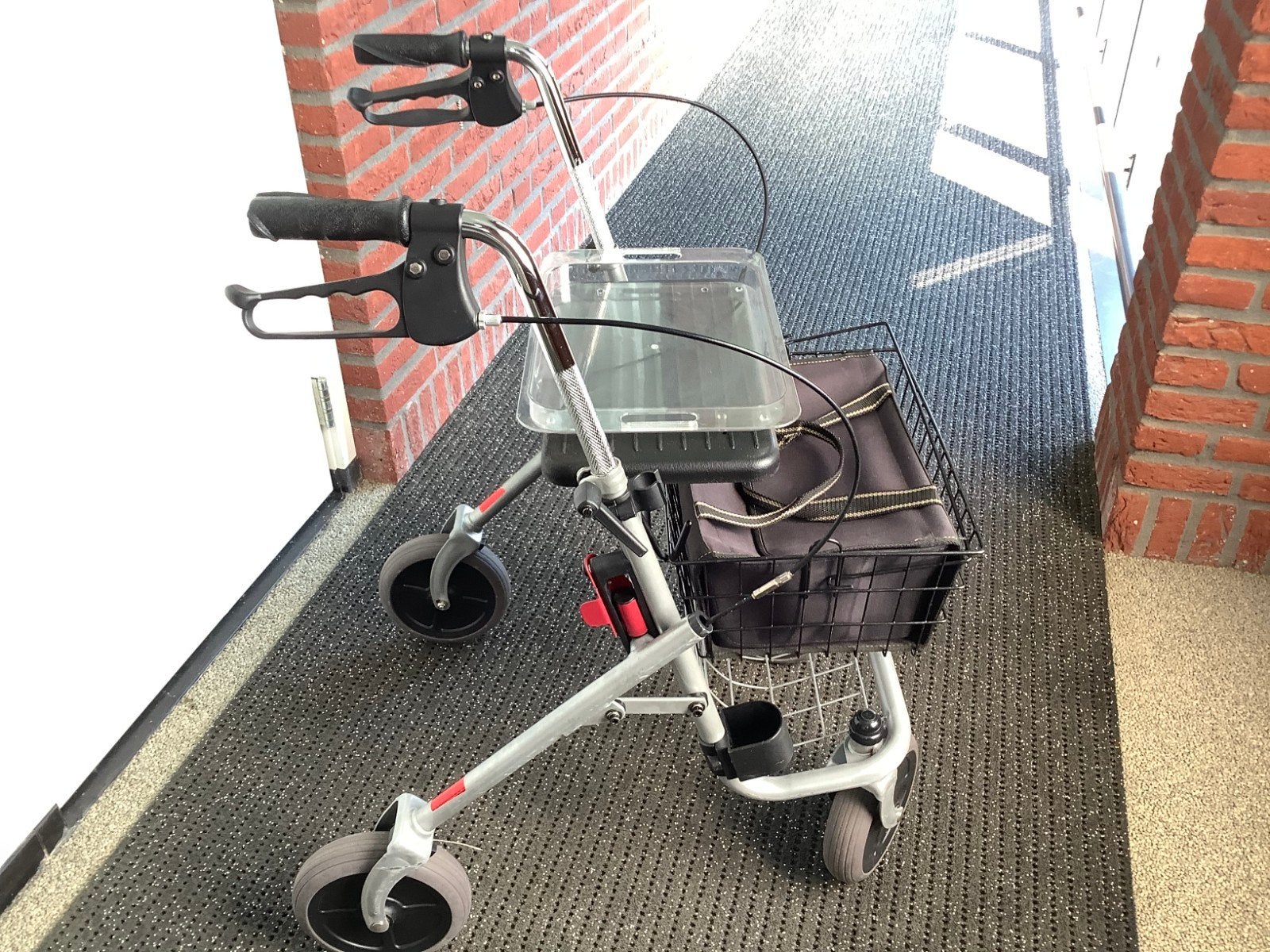 Rollator voor buiten en binnen Alrond rollator nieuwstaat, Diversen, Rollators, Ophalen, Opvouwbaar, Zo goed als nieuw