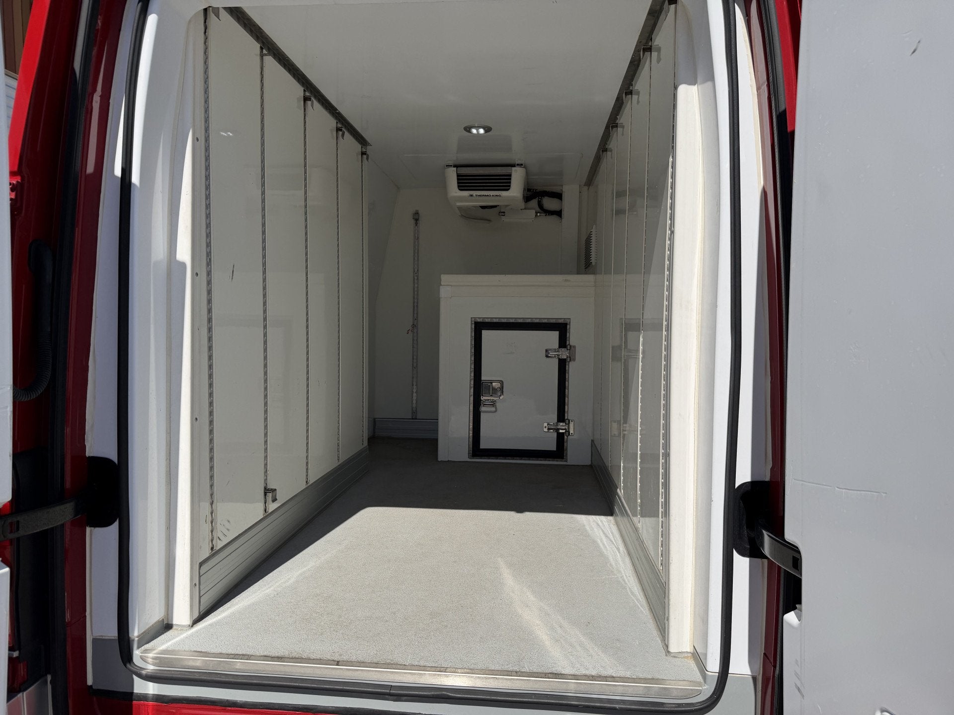 Volkswagen Crafter e-Crafter L3H3 36 kWh / Thermo King koel, Gebruikt, Huisgarantie, Met garantie (alle), Volkswagen