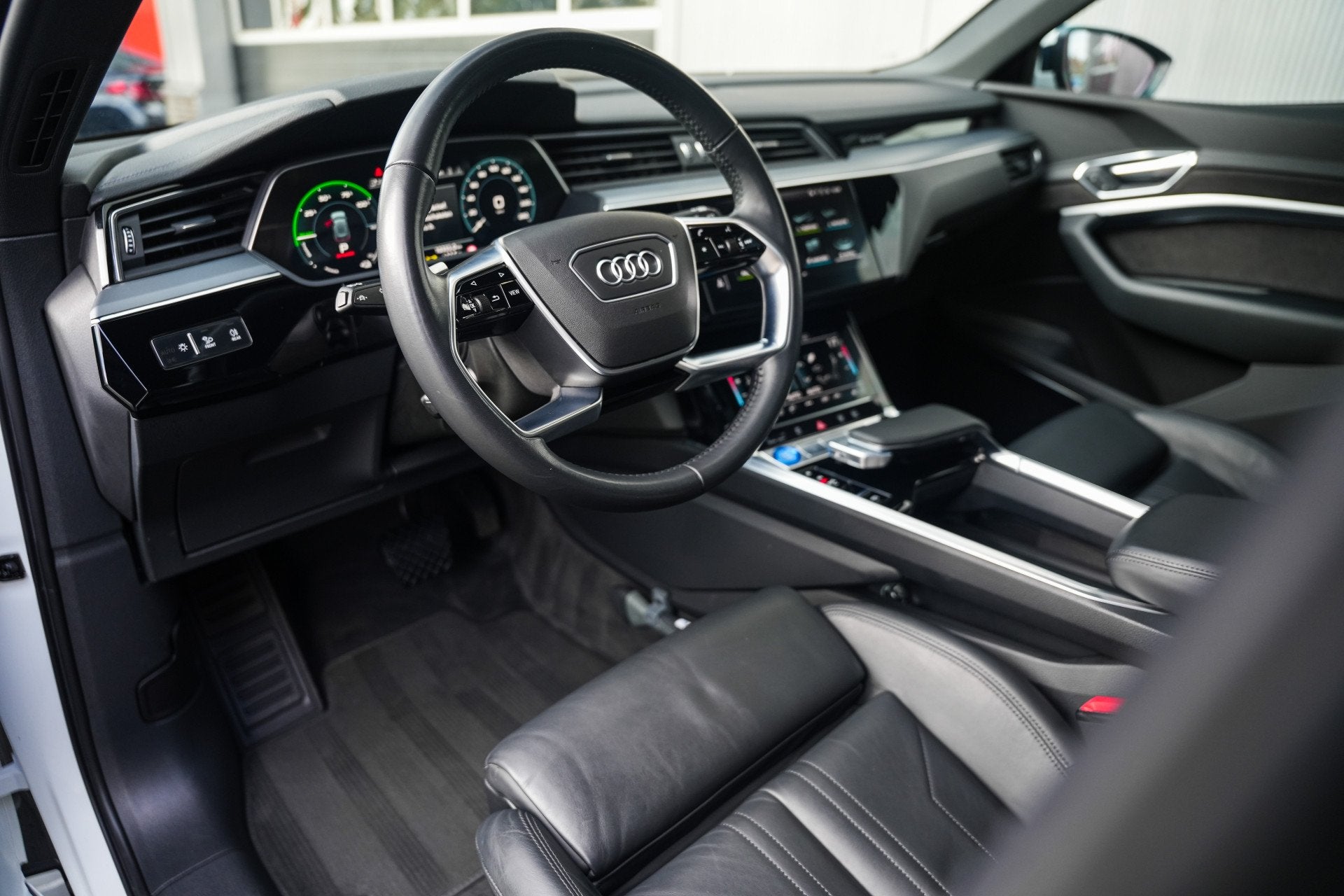 Audi E-Tron 55 Quattro 95 kWh 408 pk Advanced Pro Line Plus, Auto's, Automaat, 131 €/maand, Zwart, 95 kWh