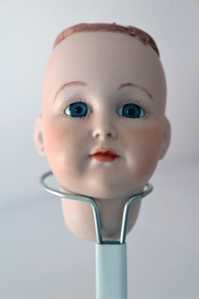 Lief porseleinen poppenhoofd 9 cm hoog., Verzamelen, Poppen, Ophalen of Verzenden, Nieuw, Pop