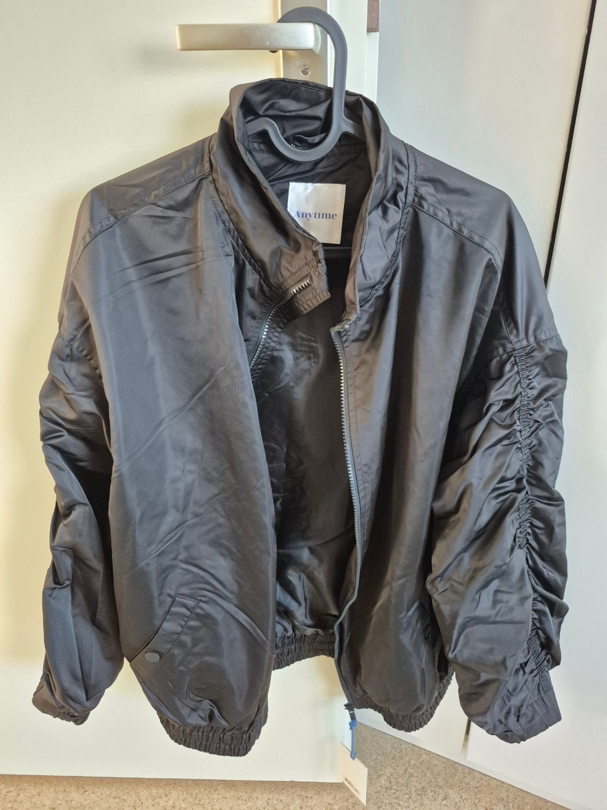 Zwarte bomberjack met ruches van Anytime, Maat 38/40 (M), Zwart, Anytime, Nieuw