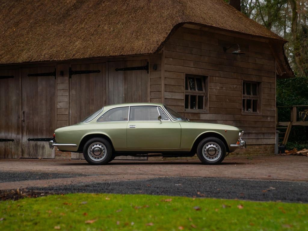 Alfa Romeo 1750 GTV (bj 1972), Auto's, Metallic lak, 4 stoelen, 122 pk, Handgeschakeld