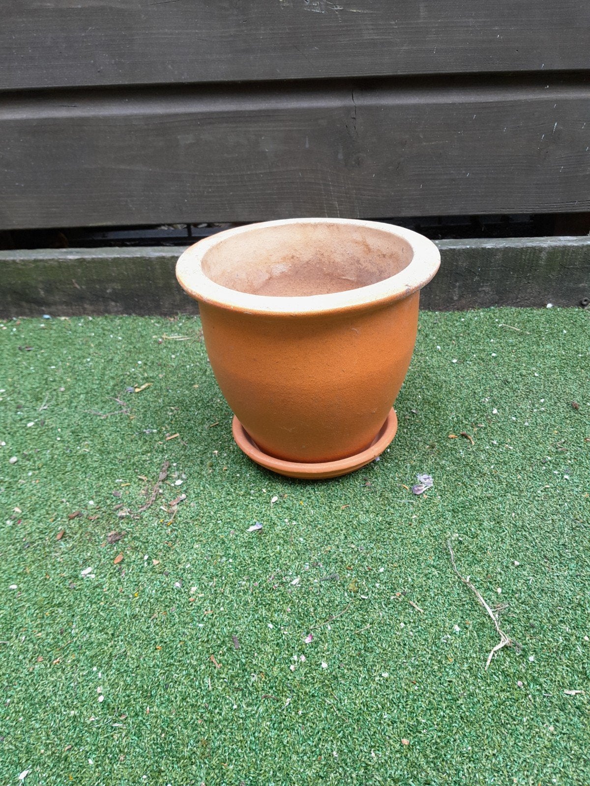 Terracotta bloempot met schotel - Gebruikt, Tuin en Terras, Bloempotten, Gebruikt, Ophalen of Verzenden, Terracotta, Binnen