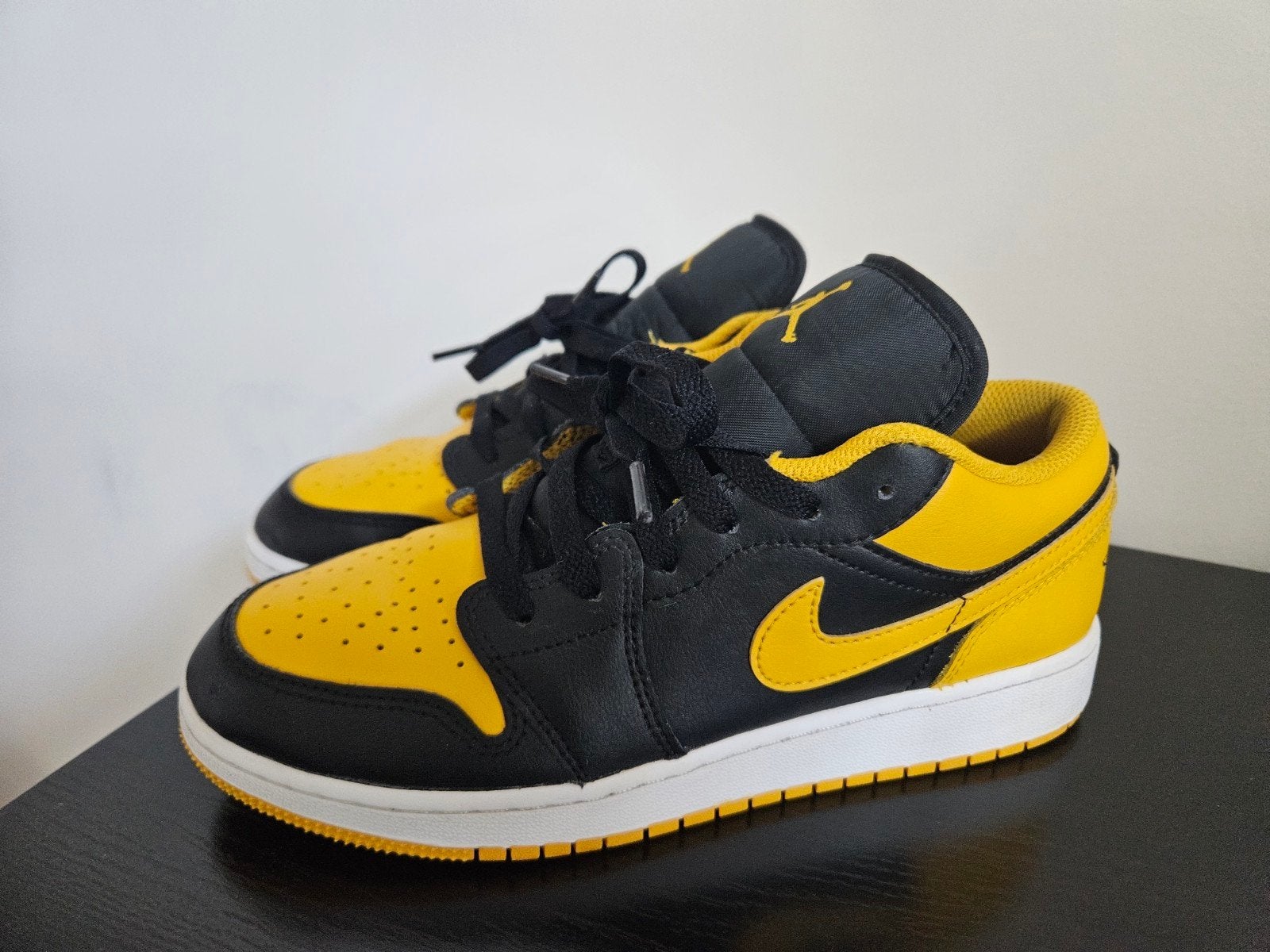 Zgn Nike Air Jordan 1 Low - Zwart/Geel (Maat 38.5), Kinderen en Baby's, Ophalen, Gebruikt, Jongen of Meisje, Schoenen