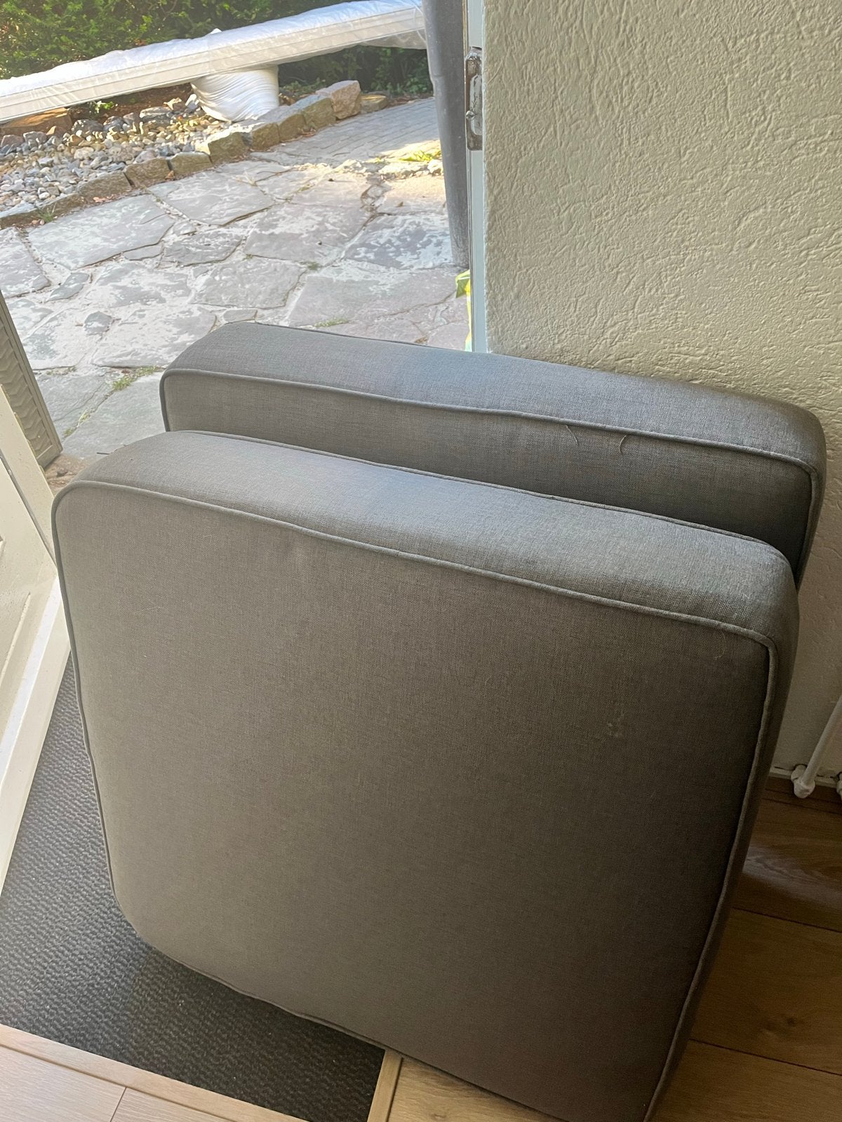 2 grijze zitkussens voor buitenbank of loungebank, Ophalen, Gebruikt, Twee, Stof