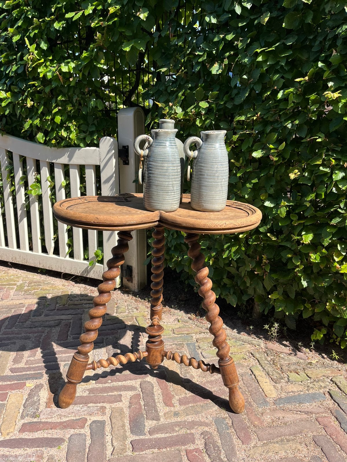 Klassieke bijzettafel met bijzonder klaverblad, Ophalen