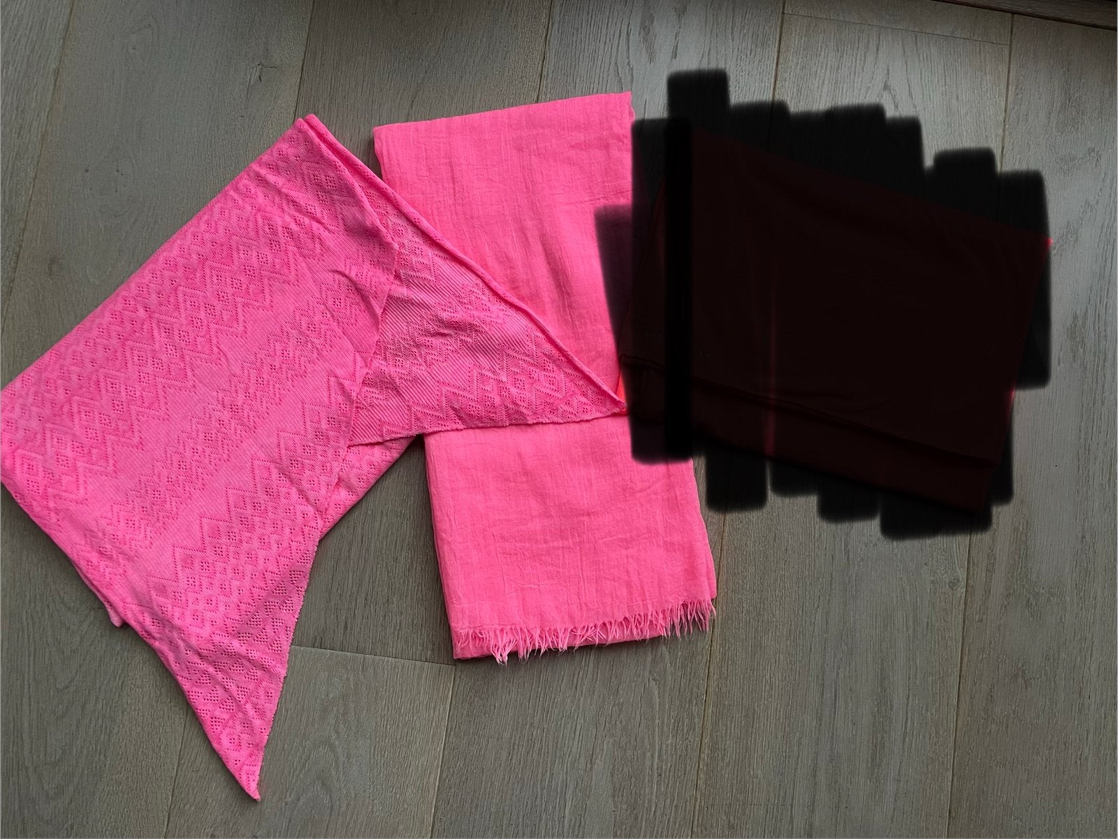 2 fel roze dunne sjaals, Ophalen of Verzenden, Zo goed als nieuw, Sjaal