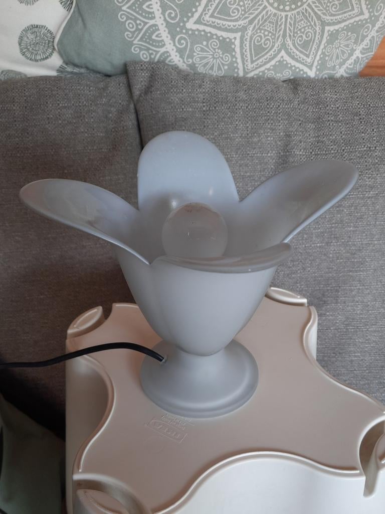 Vintage glazen bloem lamp merk VandeHeg,lees de beschrijving, Huis en Inrichting, Lampen | Tafellampen, Ophalen of Verzenden, Zo goed als nieuw