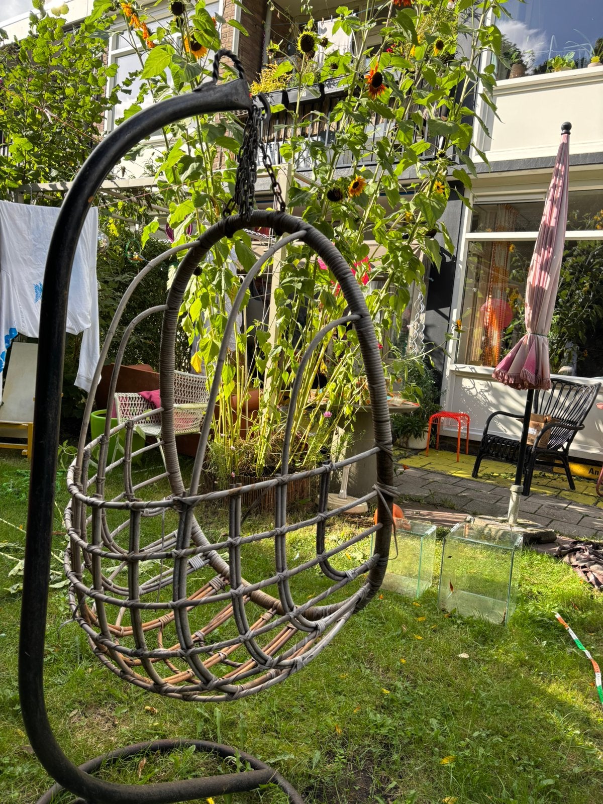 Rotan hangstoel incl vintage gietijzeren, Tuin en Terras, Tuinstoelen, Ophalen, Gebruikt, Rotan
