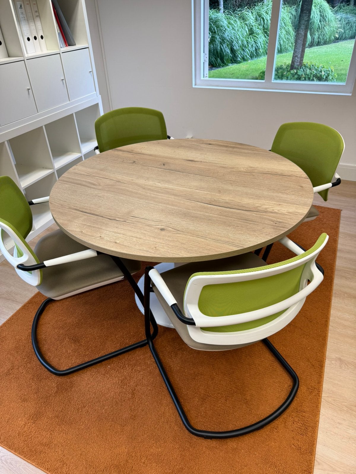Vergadertafel plus 4 stoelen, Ophalen, Zo goed als nieuw