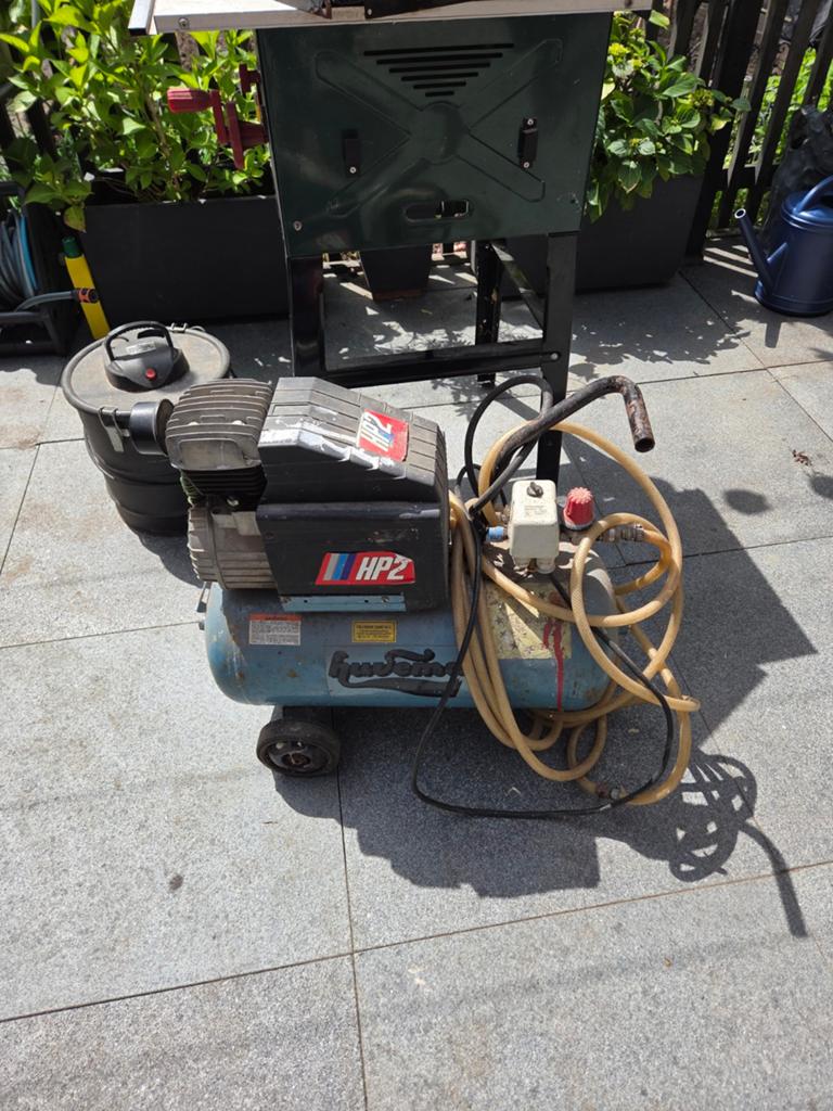 Compressor, Doe-het-zelf en Verbouw, Compressors, 25 tot 100 liter, Ophalen, Gebruikt, Minder dan 200 liter/min