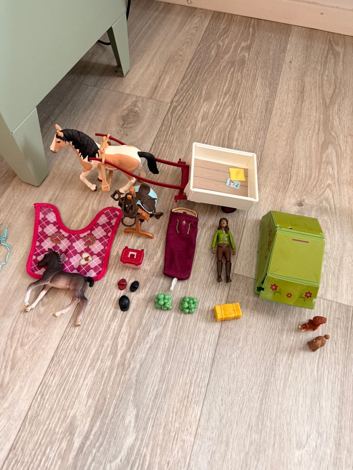 Schleich Horse Club – Paard + kar + accessoires, Ophalen of Verzenden, Zo goed als nieuw